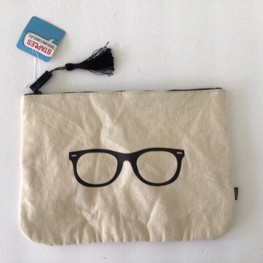 MAKEUP TOILETRIES POUCH NWT